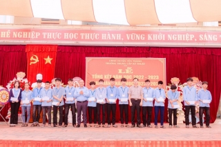 Pacific Corporation keeps sponsoring scholarships for Yen Thanh Technical Intermediate School