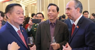 Báo tin tức: Chiêu đãi kỷ niệm 65 năm quan hệ ngoại giao Việt Nam - Cuba